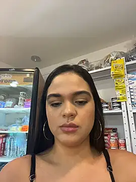 Snapshot of Bella-Ferrer chatting on 06-20-26, 05:29 Bella-Ferrer online show from 06-20-26, 05:29