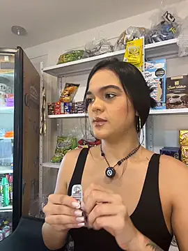 Snapshot of Bella-Ferrer chatting on 06-21-26, 05:19 Bella-Ferrer online show from 06-21-26, 05:19