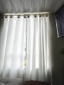 Snapshot of Camillemonroe_ chatting on 05-19-26, 12:34 Camillemonroe online show from 05-19-26, 12:34