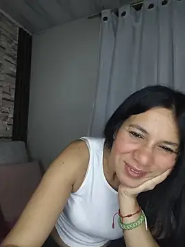 Snapshot of Camillemonroe_ chatting on 06-08-26, 08:48 Camillemonroe online show from 06-08-26, 08:48