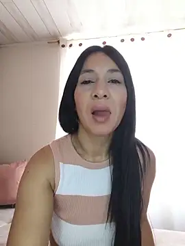 Snapshot of Camillemonroe_ chatting on 05-15-26, 12:36 Camillemonroe online show from 05-15-26, 12:36