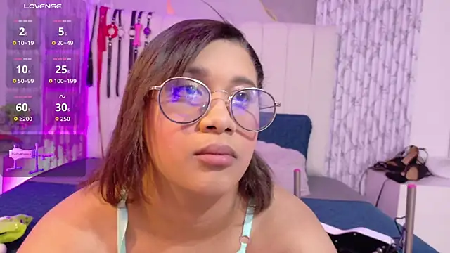 Snapshot of LorenaDuval chatting on 05-17-26, 02:39 LorenaDuval online show from 05-17-26, 02:39