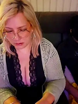 Snapshot of LexySaint chatting on 10-19-25, 04:21 LexySaint online show from 10-19-25, 04:21