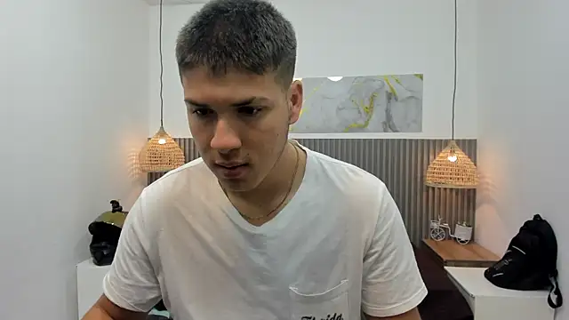 Snapshot of AlessandroFranco chatting on 05-08-26, 01:48 AlessandroFranco online show from 05-08-26, 01:48