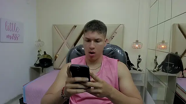 Snapshot of AlessandroFranco chatting on 05-22-26, 01:42 AlessandroFranco online show from 05-22-26, 01:42