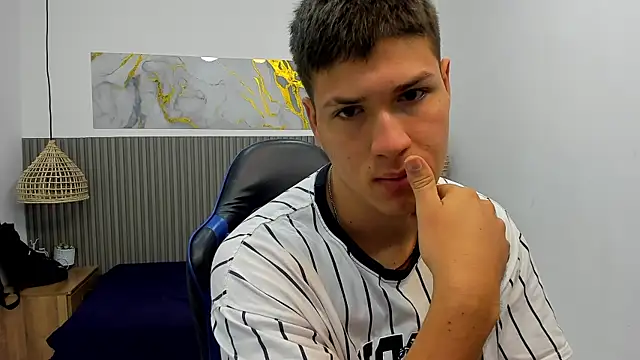 Snapshot of AlessandroFranco chatting on 07-21-26, 12:28 AlessandroFranco online show from 07-21-26, 12:28