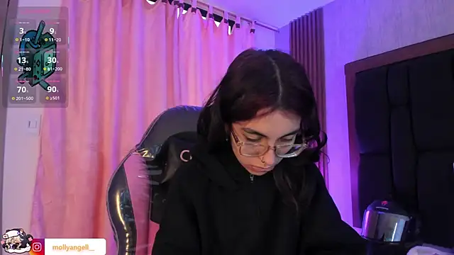 Snapshot of Molly_A chatting on 06-07-26, 02:55 Molly A online show from 06-07-26, 02:55