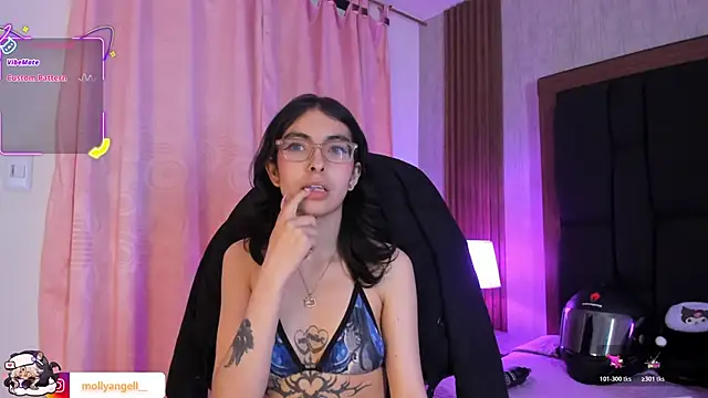 Molly A online show from 04-16-26, 09:39