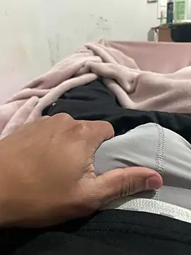 LeiAaron9810 online show from 03-11-26, 11:21