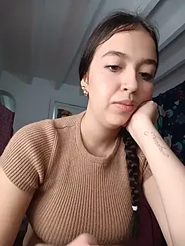 Snapshot of Kitty_Loveee chatting on 05-18-26, 09:52 Kitty Loveee online show from 05-18-26, 09:52