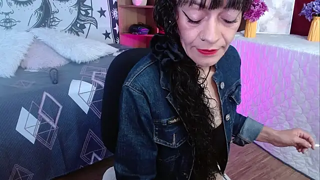 Snapshot of _Alexandra_Jones chatting on 05-31-26, 02:17 Alexandra Jones online show from 05-31-26, 02:17