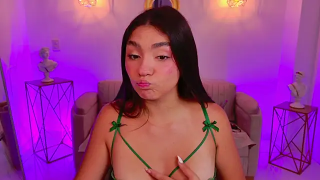 Snapshot of Gia_Capri chatting on 06-17-26, 03:06 Gia Capri online show from 06-17-26, 03:06