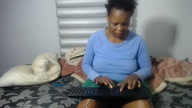 Snapshot of JoycyQueen chatting on 05-03-26, 04:54 JoycyQueen online show from 05-03-26, 04:54