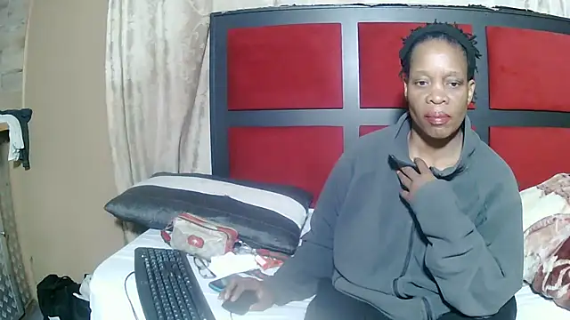 Snapshot of JoycyQueen chatting on 06-19-26, 11:20 JoycyQueen online show from 06-19-26, 11:20