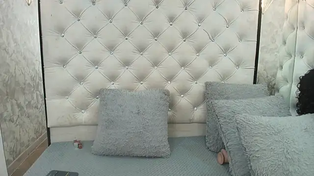 Snapshot of LadyMiax chatting on 07-10-26, 04:12 LadyMiax online show from 07-10-26, 04:12