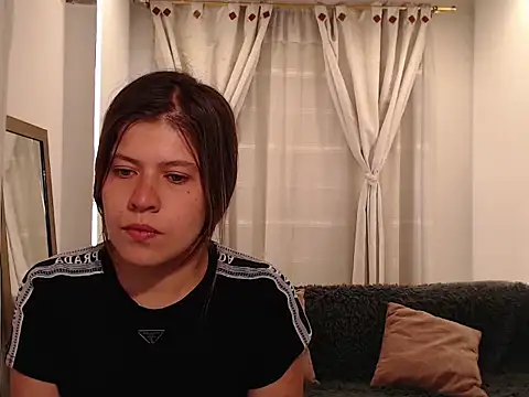 Moonna linnda online show from 03-18-26, 01:46