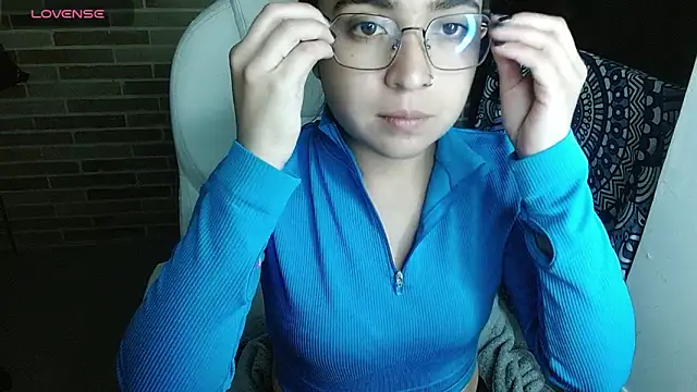 sweet-little online show from 04-10-26, 02:18