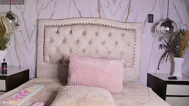 Lickpink1 online show from 05-06-26, 04:27