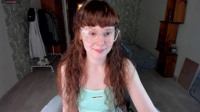 Snapshot of NikiCozy chatting on 07-27-26, 04:58 NikiCozy online show from 07-27-26, 04:58