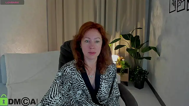 Snapshot of LeticiaRomano chatting on 05-17-26, 04:01 LeticiaRomano online show from 05-17-26, 04:01