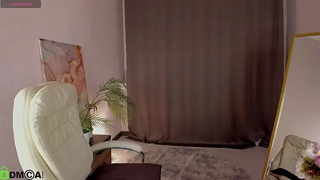 LeticiaRomano online show from 04-22-26, 04:08