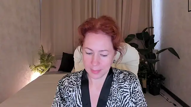 Snapshot of LeticiaRomano chatting on 05-30-26, 03:57 LeticiaRomano online show from 05-30-26, 03:57