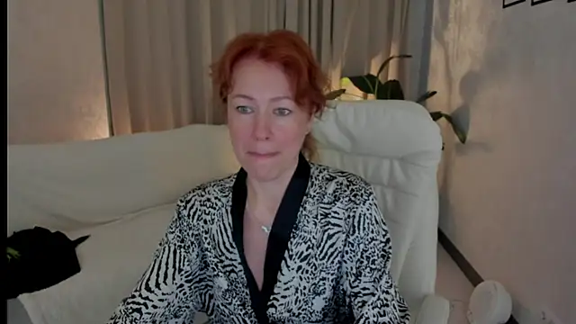 Snapshot of LeticiaRomano chatting on 05-25-26, 04:12 LeticiaRomano online show from 05-25-26, 04:12
