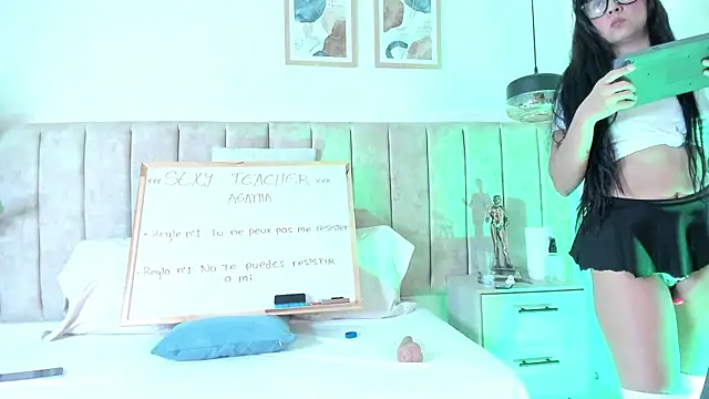 AgathaSavage online show from 04-11-26, 01:46