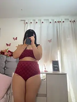 Snapshot of Isabella_Roses_ chatting on 05-08-26, 04:00 Isabella Roses online show from 05-08-26, 04:00