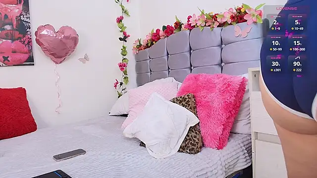 Isabella Roses  online show from 04-07-26, 02:35