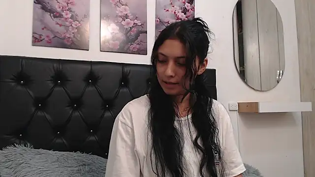 Snapshot of Tamar4_f00x chatting on 05-24-26, 07:47 Tamar4 f00x online show from 05-24-26, 07:47