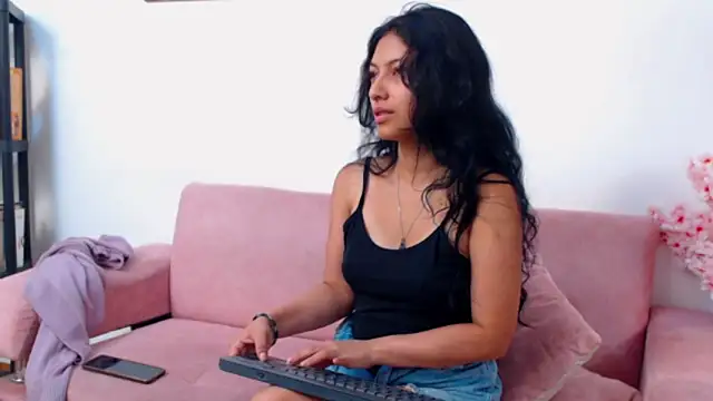 Snapshot of Tamar4_f00x chatting on 05-02-26, 12:43 Tamar4 f00x online show from 05-02-26, 12:43