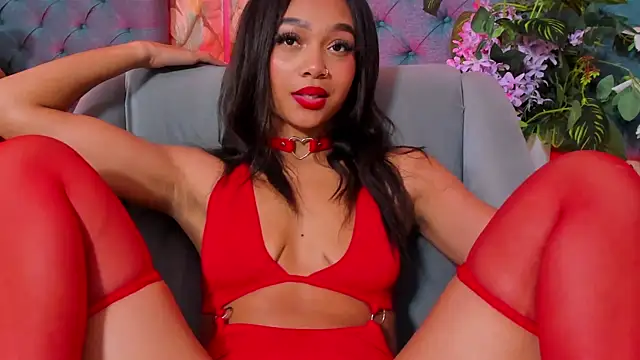 Snapshot of LiahGrey chatting on 06-27-26, 11:00 LiahGrey online show from 06-27-26, 11:00
