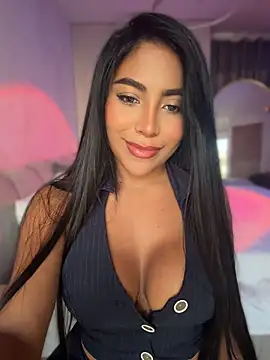 Snapshot of SaraValentina11 chatting on 05-26-26, 10:19 SaraValentina11 online show from 05-26-26, 10:19