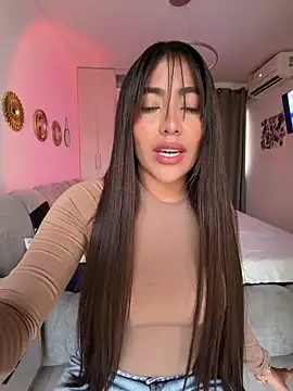 Snapshot of SaraValentina11 chatting on 03-25-26, 04:28 SaraValentina11 online show from 03-25-26, 04:28