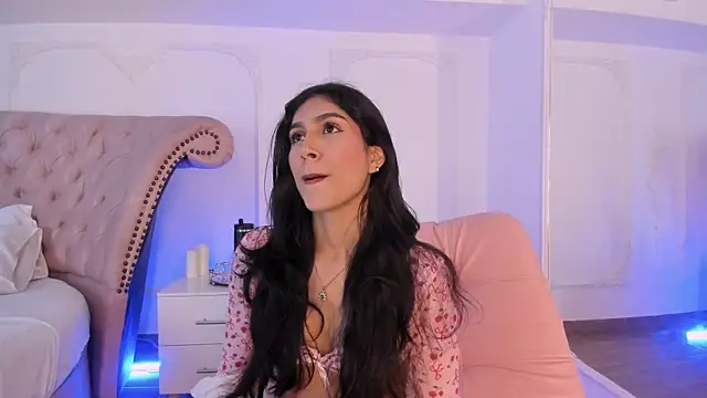 LucianaBlanco  online show from 06-15-26, 08:41