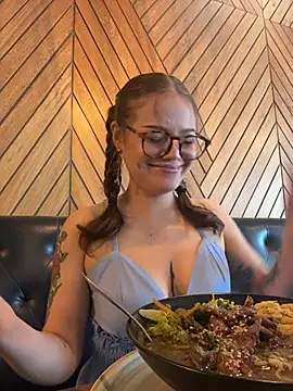 Snapshot of Tallulah_Kinky chatting on 04-15-26, 07:58 Tallulah Kinky online show from 04-15-26, 07:58