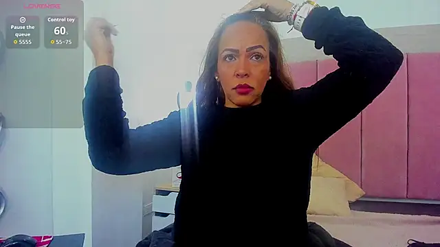Snapshot of Helenn_Moore chatting on 06-11-26, 12:13 Helenn Moore online show from 06-11-26, 12:13