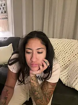Snapshot of LatinaLoka chatting on 05-12-26, 03:03 LatinaLoka online show from 05-12-26, 03:03