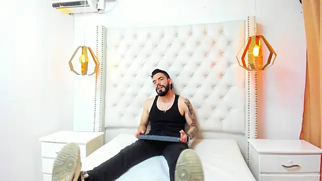 JEAN LEWIS2 online show from 04-17-26, 07:38