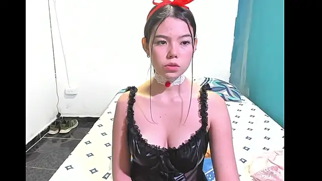 Snapshot of Draculaura_X chatting on 07-05-26, 02:05 Draculaura X online show from 07-05-26, 02:05
