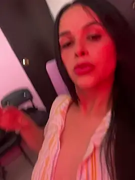 Snapshot of leila_moretti chatting on 03-26-26, 04:05 leila moretti online show from 03-26-26, 04:05