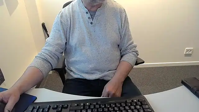 Snapshot of Buggemann chatting on 06-02-26, 03:28 Buggemann online show from 06-02-26, 03:28