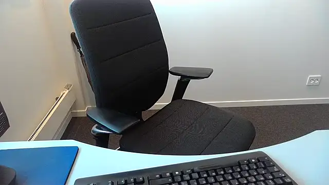 Snapshot of Buggemann chatting on 06-15-26, 04:45 Buggemann online show from 06-15-26, 04:45