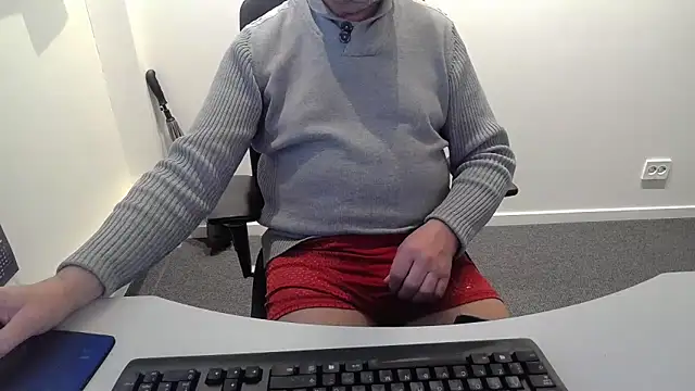 Snapshot of Buggemann chatting on 05-07-26, 03:11 Buggemann online show from 05-07-26, 03:11