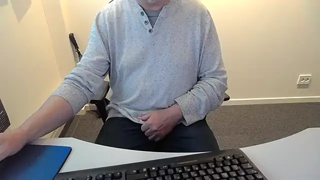 Snapshot of Buggemann chatting on 06-04-26, 03:22 Buggemann online show from 06-04-26, 03:22