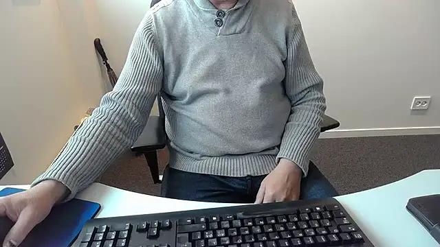 Snapshot of Buggemann chatting on 06-10-26, 04:13 Buggemann online show from 06-10-26, 04:13