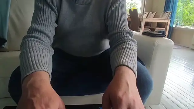 Snapshot of Buggemann chatting on 06-11-26, 03:53 Buggemann online show from 06-11-26, 03:53
