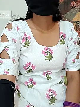 Snapshot of Telugucouple1431 chatting on 04-15-26, 05:24 Telugucouple1431 online show from 04-15-26, 05:24