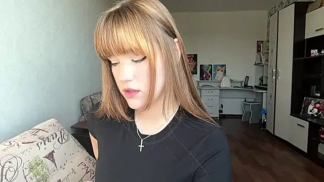 Snapshot of AnnaWasp chatting on 05-17-26, 05:29 AnnaWasp online show from 05-17-26, 05:29